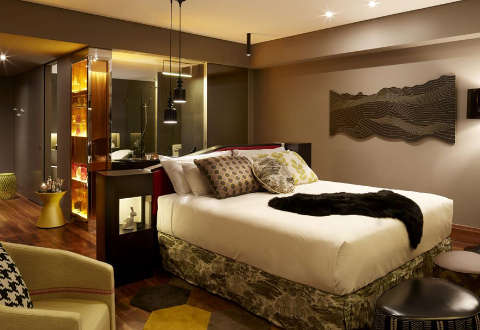 Accommodation - QT Sydney - Guest room - Sydney