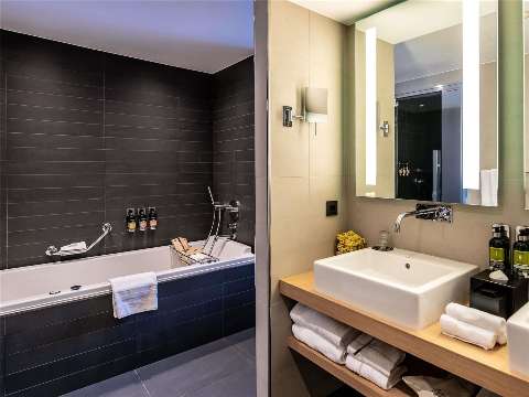 Accommodation - Le Louise Hotel Brussels - MGallery Collection - Guest room - BRUSSELS