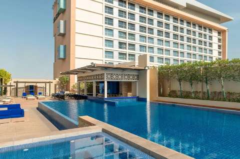 Accommodation - Le Meridien City Centre Bahrain - Pool view - Manama