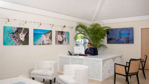 Accommodation - Azura Bermuda - Lobby view