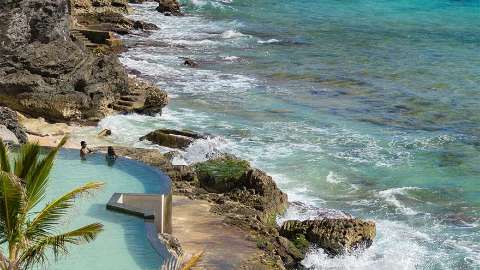 Accommodation - Azura Bermuda - Pool view