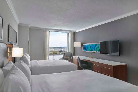 Accommodation - Hilton Toronto Airport Hotel and Suites - Guest room - Mississauga