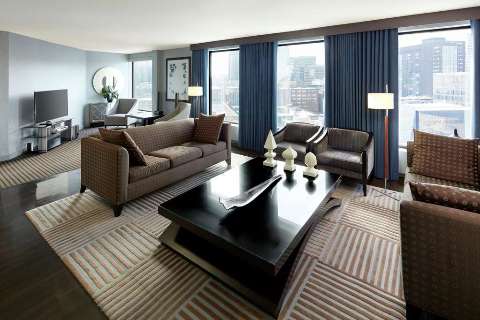 Accommodation - DoubleTree by Hilton Montreal - Guest room - Montreal