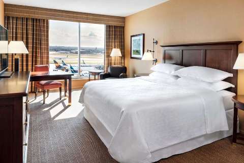 Accommodation - Sheraton Gateway - Guest room - Toronto