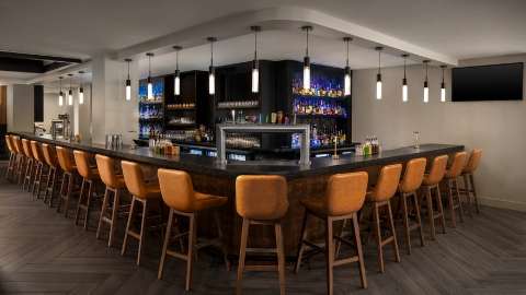 Accommodation - Hilton Whistler Resort and Spa - Bar/Lounge