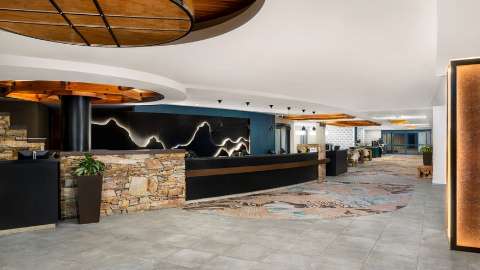 Accommodation - Hilton Whistler Resort and Spa - Lobby view