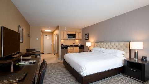 Accommodation - Hilton Whistler Resort and Spa - Guest room