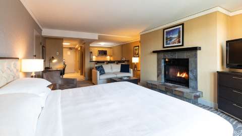 Accommodation - Hilton Whistler Resort and Spa - Guest room