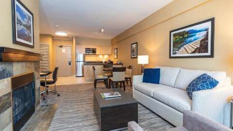 Accommodation - Hilton Whistler Resort and Spa - Guest room