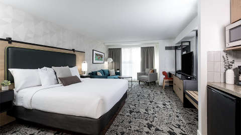 Accommodation - Crystal Lodge Whistler - Guest room