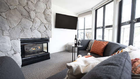 Accommodation - Crystal Lodge Whistler - Suite