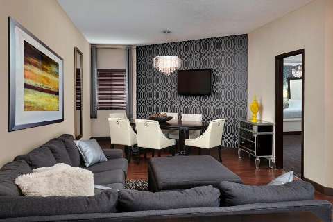 Accommodation - Four Points by Sheraton Hotel and Suites Calgary West - Guest room - Calgary