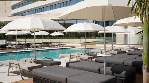 Accommodation - Sunrise Emerald - Pool view