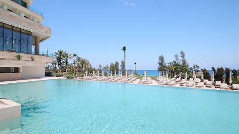 Accommodation - Sunrise Emerald - Pool view