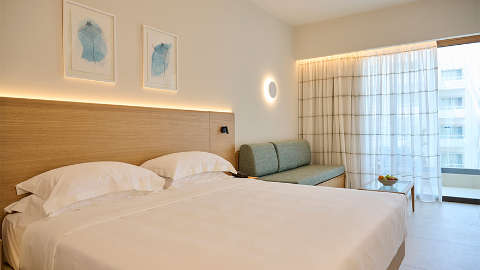 Accommodation - Sunrise Emerald - Guest room