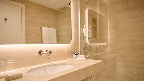 Accommodation - Sunrise Emerald - Guest room