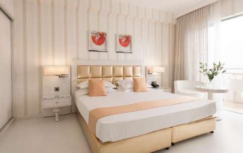 Accommodation - St George Beach Hotel & Spa Resort - Guest room - Chloraka