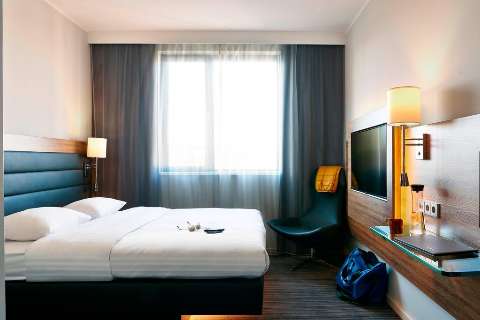 Accommodation - Moxy Frankfurt Airport - Guest room - Frankfurt