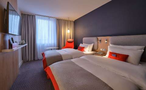Unterkunft - Holiday Inn Express FRANKFURT - MESSE - Gästezimmer - Frankfurt
