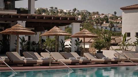Accommodation - OKU Andalusia - Pool view