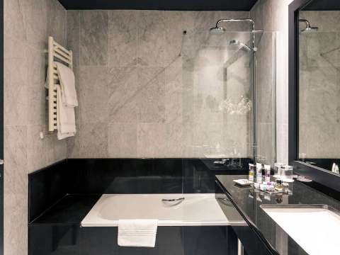 Accommodation - Mercure Jardines de Albia Bilbao - Guest room - BILBAO