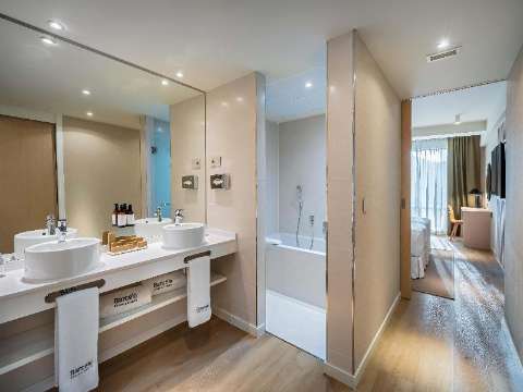 Guest room