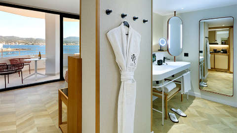 Guest room