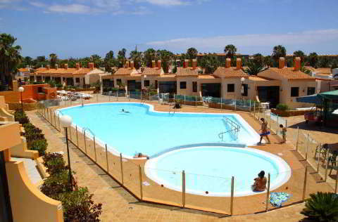 Alojamiento - Bungalows Castillo Playa - Hotel - CALETA DE FUSTE