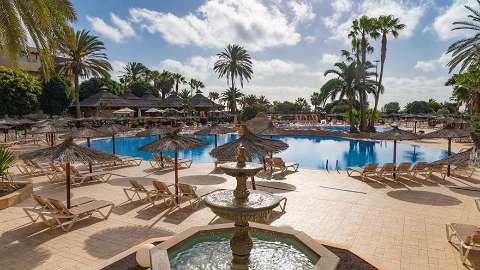 Accommodation - Elba Carlota Beach & Golf Resort - Pool view - Fuerteventura