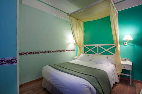 Accommodation - Suites Gran Via 44 - Guest room - GRANADA