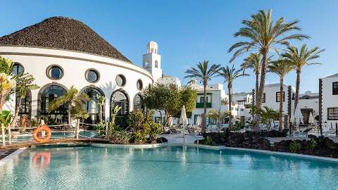 Unterkunft - Hotel LIVVO Volcan Lanzarote - Ansicht der Pool - Lanzarote