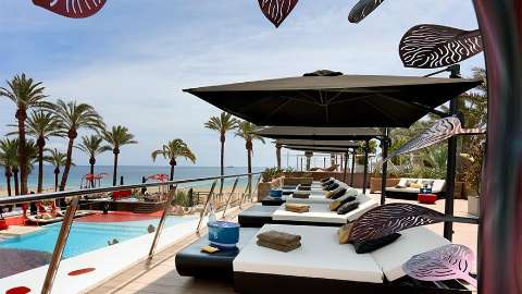 Accommodation - Anything Can Happen Suite Stage Vw - Pool view