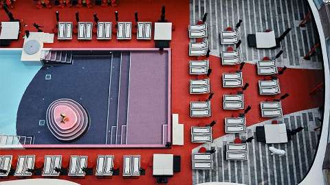 Accommodation - Anything Can Happen Suite Stage Vw - Pool view