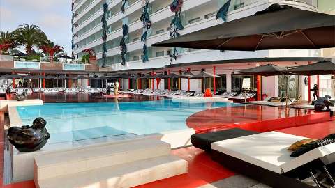 Accommodation - Anything Can Happen Suite Stage Vw - Pool view