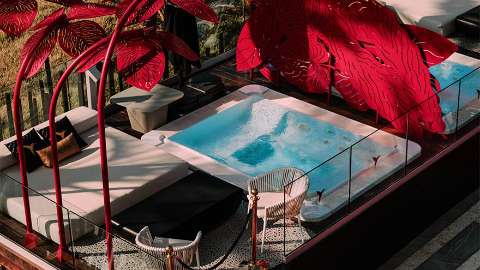 Accommodation - Anything Can Happen Suite Stage Vw - Pool view