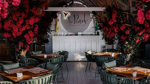 Accommodation - Anything Can Happen Suite Stage Vw - Restaurant