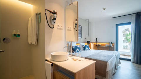 Guest room