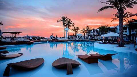 Accommodation - Destino Pacha Ibiza Hotel & Resort - Ibiza