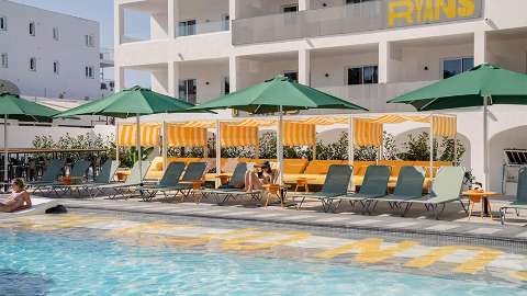 Accommodation - Ryans Lolas Only Adults - Pool view - Ibiza