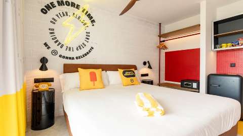 Guest room