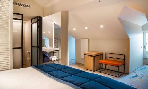 Guest room