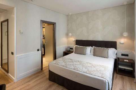 Accommodation - Catalonia Puerta del Sol - Guest room - MADRID
