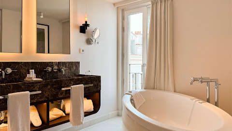 Guest room