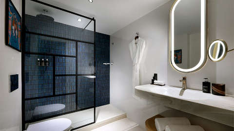 Guest room