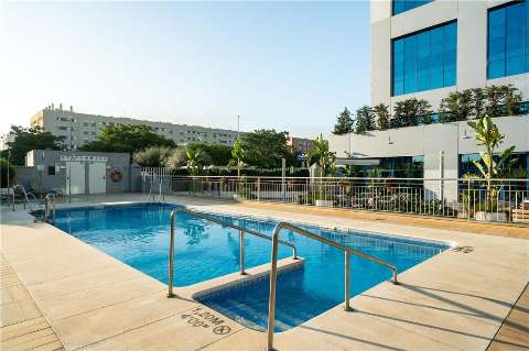 Accommodation - Hilton Garden Inn Sevilla - Pool view - Sevilla