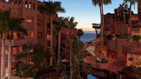 Carlton Tenerife, Abama