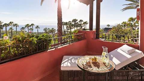 Carlton Tenerife, Abama