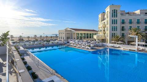 Accommodation - Santos Las Arenas Balneario Resort - Pool view - Valencia