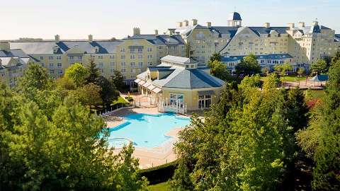 Unterkunft - Disney's Newport Bay Club + Tickets - Außenansicht - CHESSY