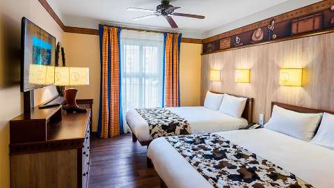 Acomodação - Disney's Hotel Cheyenne + Tickets - Quarto de hóspedes - COUPVRAY